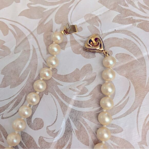 Vintage Liz Claiborne Knotted Faux Pearl Necklace w/ Gold Tone Hardware 16” - Picture 3 of 4